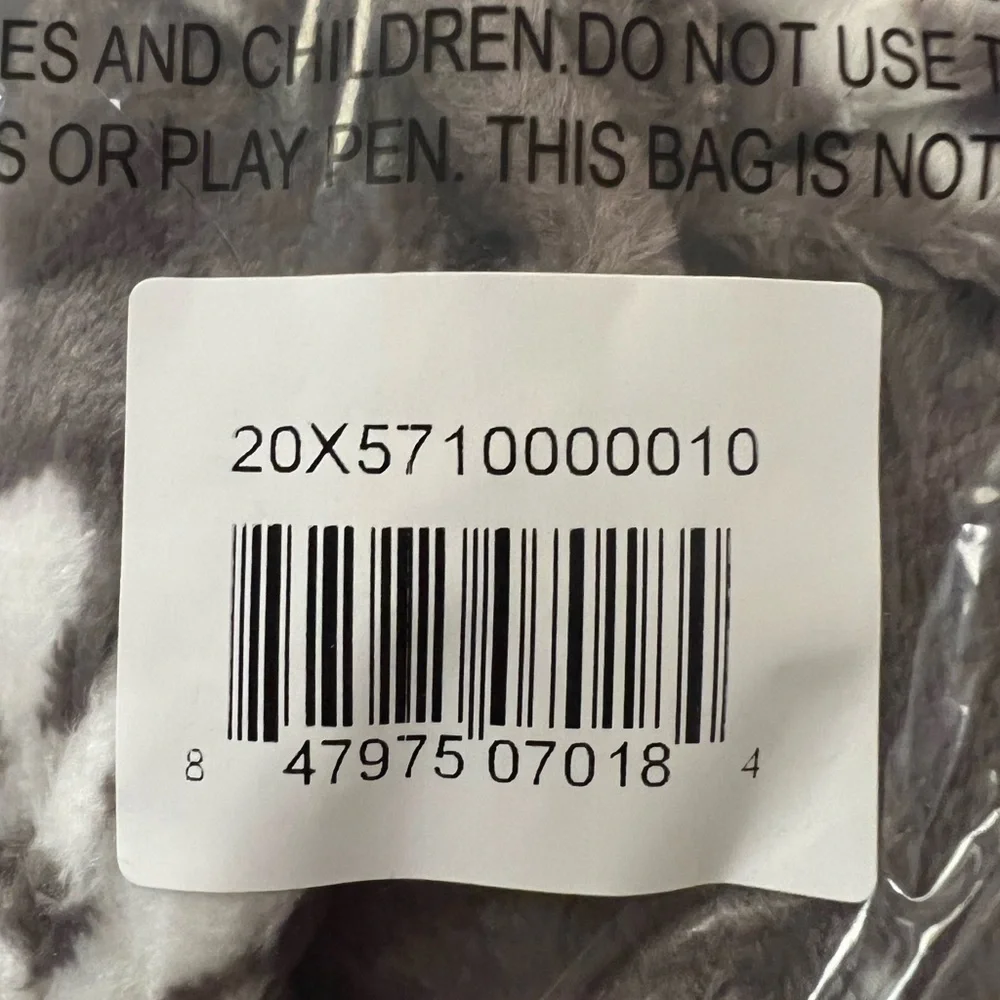 C Kata Premiun gray and white Christmas throw 20x57